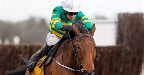 Listen: Aintree commentary & Grand National build.